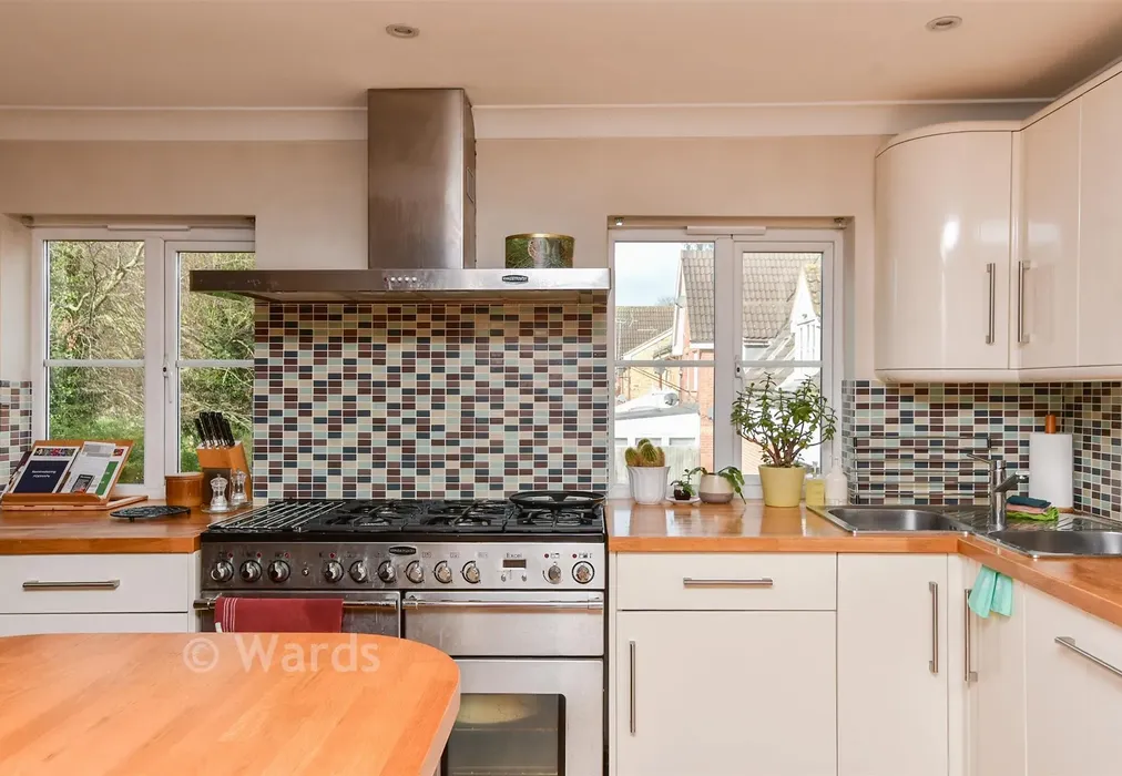 Kitchen/Diner - Sycamore Grange, Ramsgate, Kent - Wards of Kent