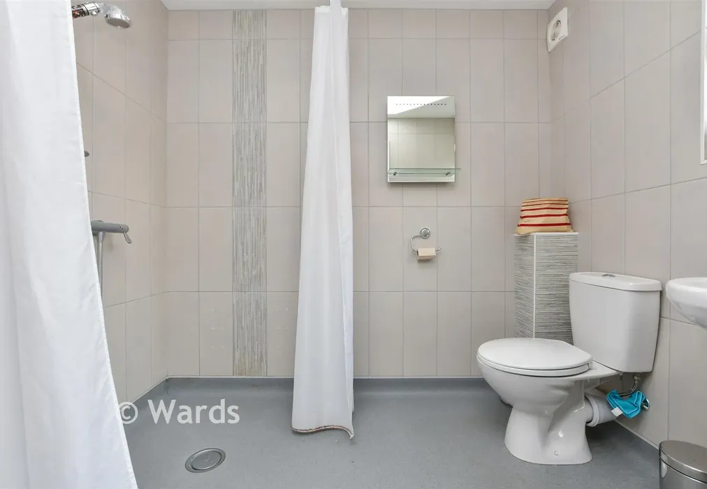 Wet Room - Sycamore Grange, Ramsgate, Kent - Wards of Kent