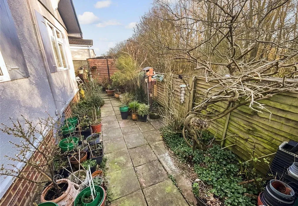 Garden - Seasalter Road, Graveney, Faversham, Kent - Wards of Kent