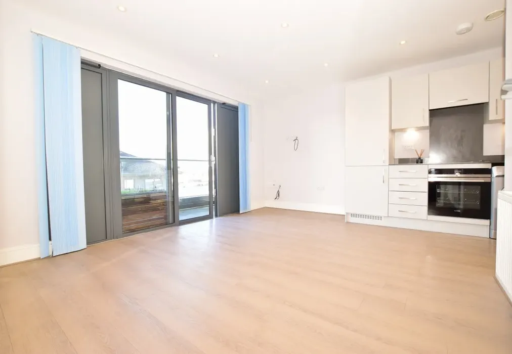 Living room 1 - Horsham Gates One North Street RH13 - Wards of Kent