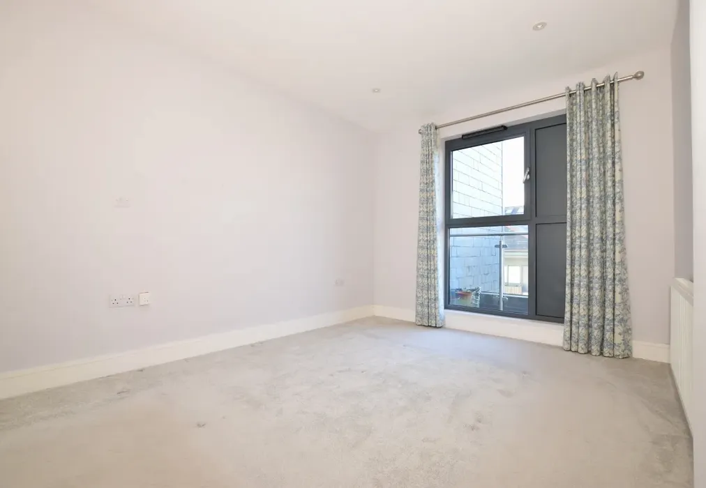 bedroom 1 - Horsham Gates One North Street RH13 - Wards of Kent