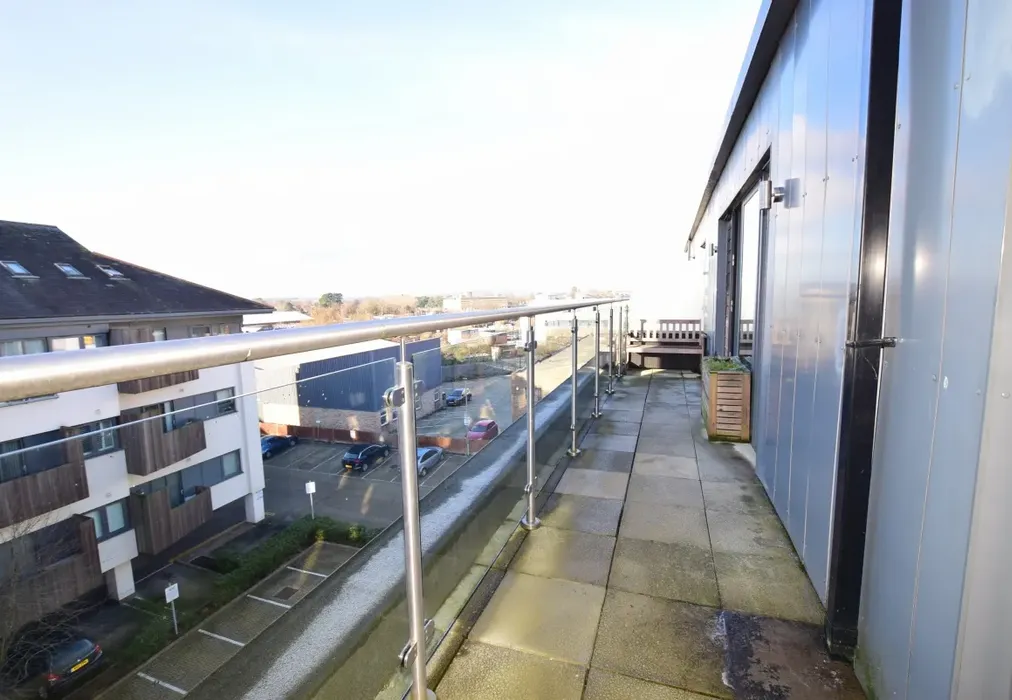 Balcony 2 - Horsham Gates One North Street RH13 - Wards of Kent