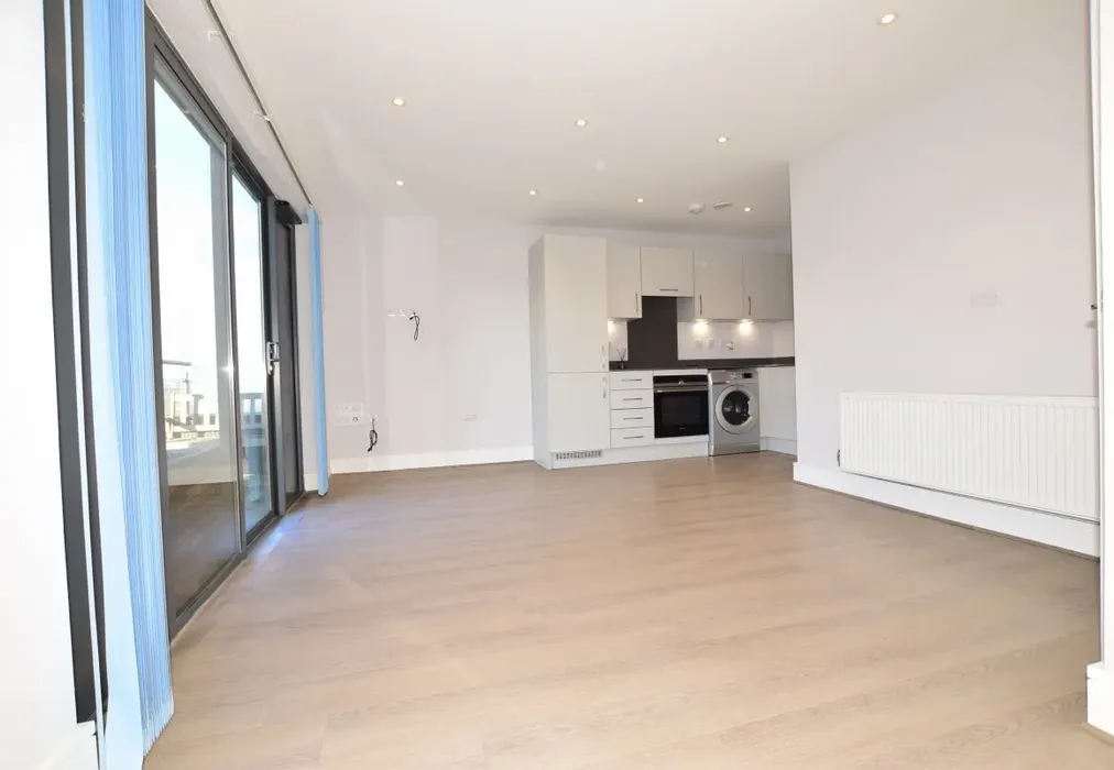 Living room 3 - Horsham Gates One North Street RH13 - Wards of Kent