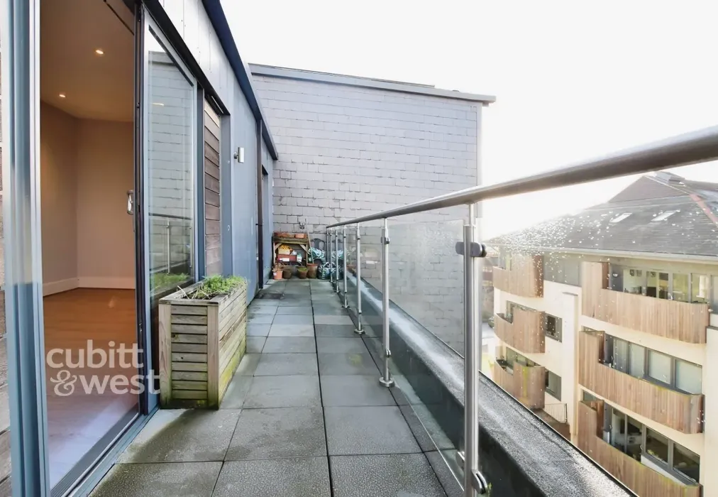 88c - Horsham Gates One North Street RH13 - Wards of Kent