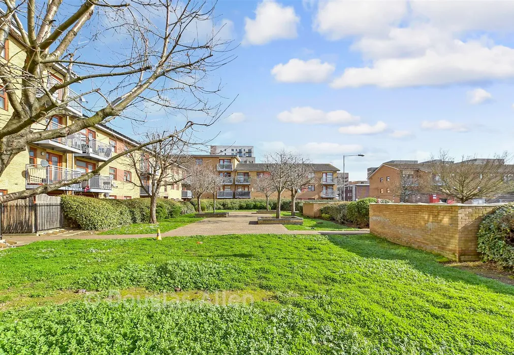 Communal Gardens - Cooke Street, Barking, Essex - Wards of Kent