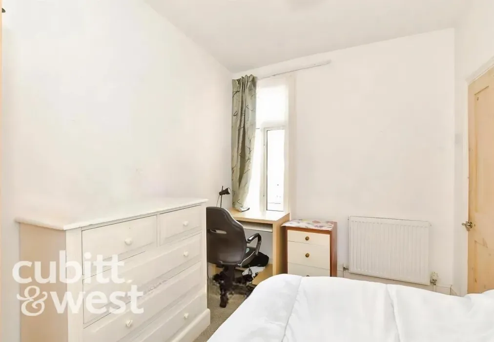  - AVAILABLE WITH NO DEPOSIT Pretoria Road Southsea PO4 - Wards of Kent