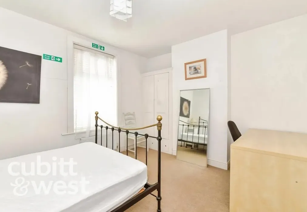  - AVAILABLE WITH NO DEPOSIT Pretoria Road Southsea PO4 - Wards of Kent