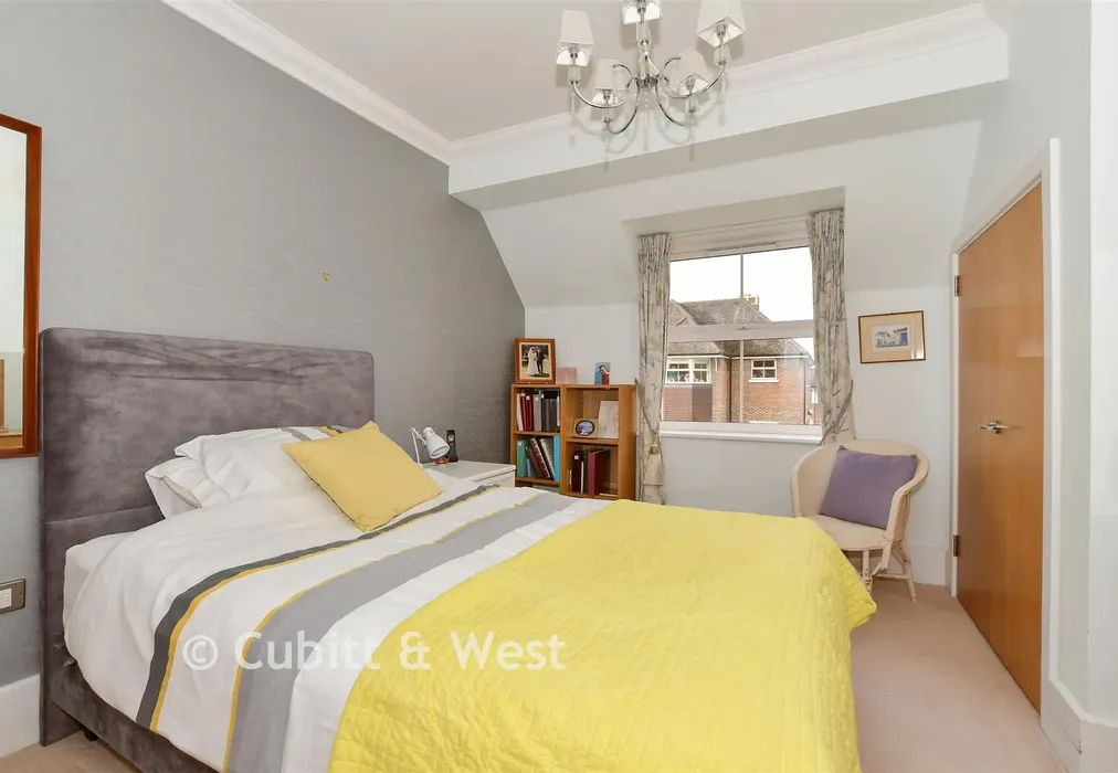 Bedroom 1 - Durrants Drive, Faygate, Horsham, West Sussex - Wards of Kent