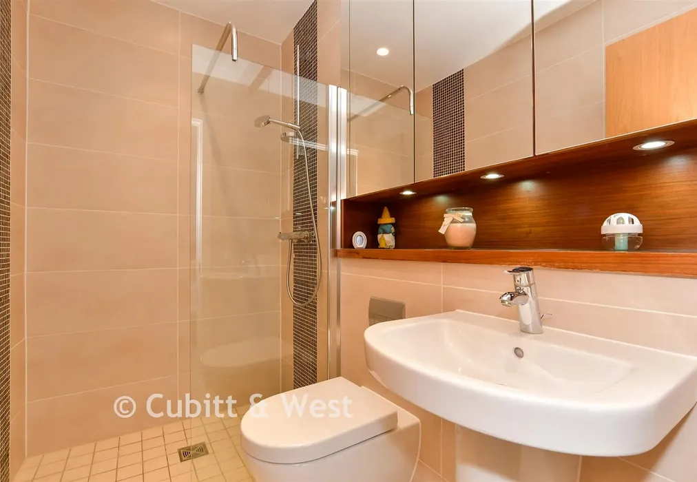 En-Suite Shower Room - Durrants Drive, Faygate, Horsham, West Sussex - Wards of Kent