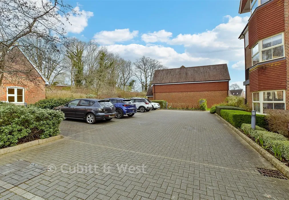 Driveway/Parking. - Durrants Drive, Faygate, Horsham, West Sussex - Wards of Kent