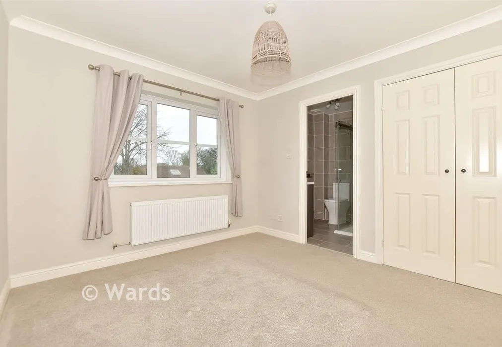 Bedroom 1 - Nursery Gardens, Broadstairs, Kent - Wards of Kent