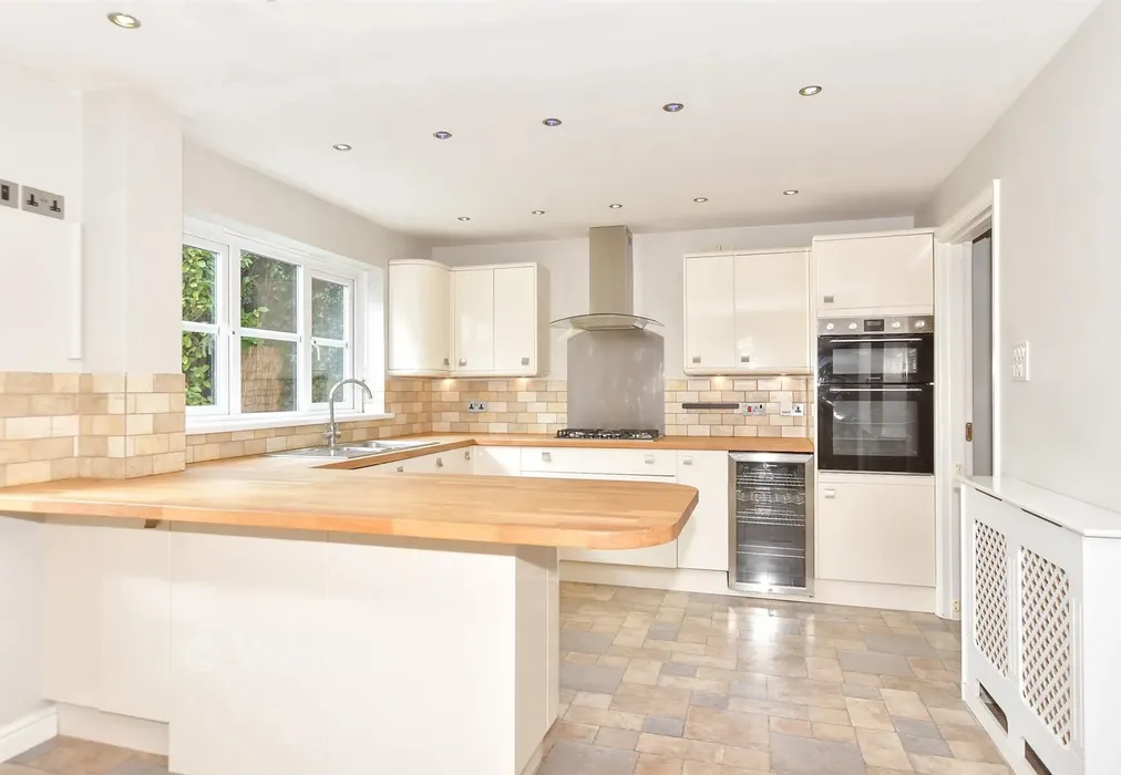 Kitchen/Diner - Nursery Gardens, Broadstairs, Kent - Wards of Kent