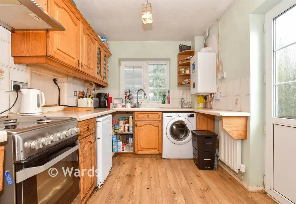 Kitchen - Carlsden Close, Dover, Kent - Wards of Kent