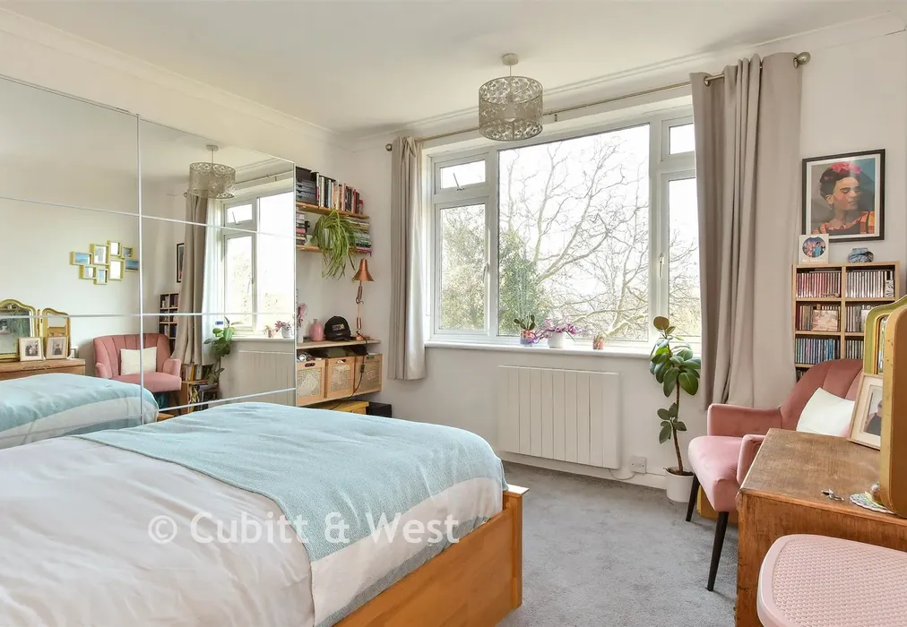 Bedroom 1 - Beaconsfield Villas, Brighton, East Sussex - Wards of Kent