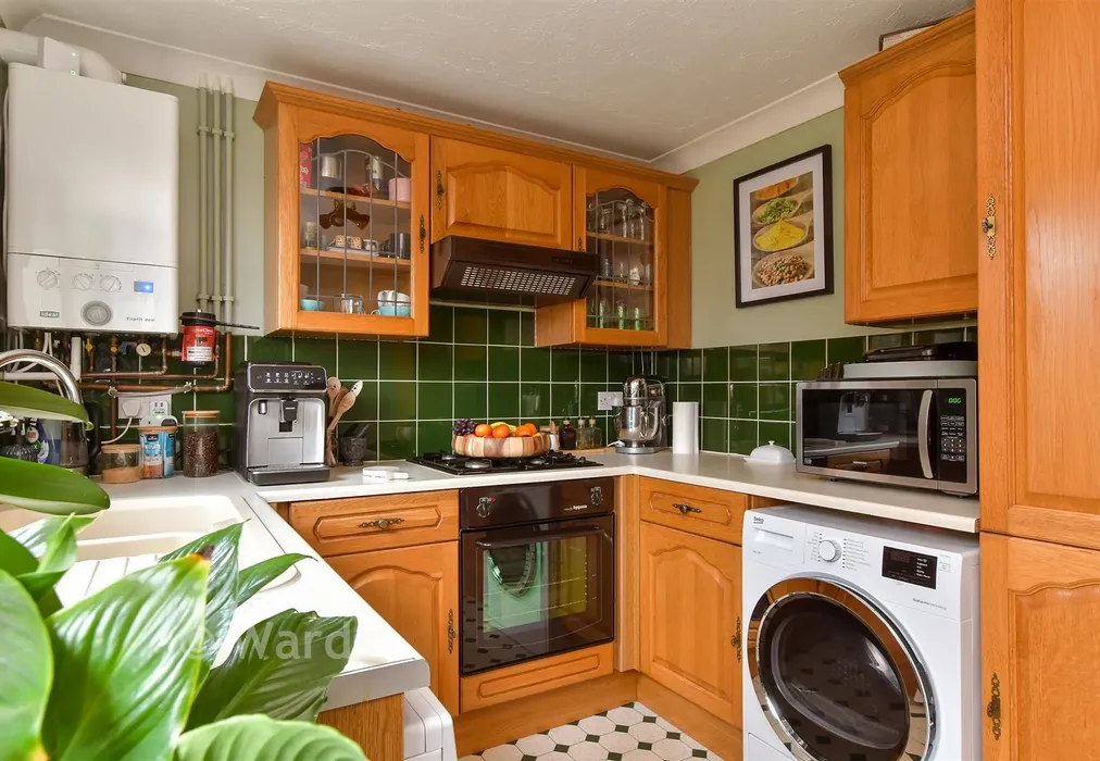 Kitchen - Carpenters Close, Rochester, Kent - Wards of Kent