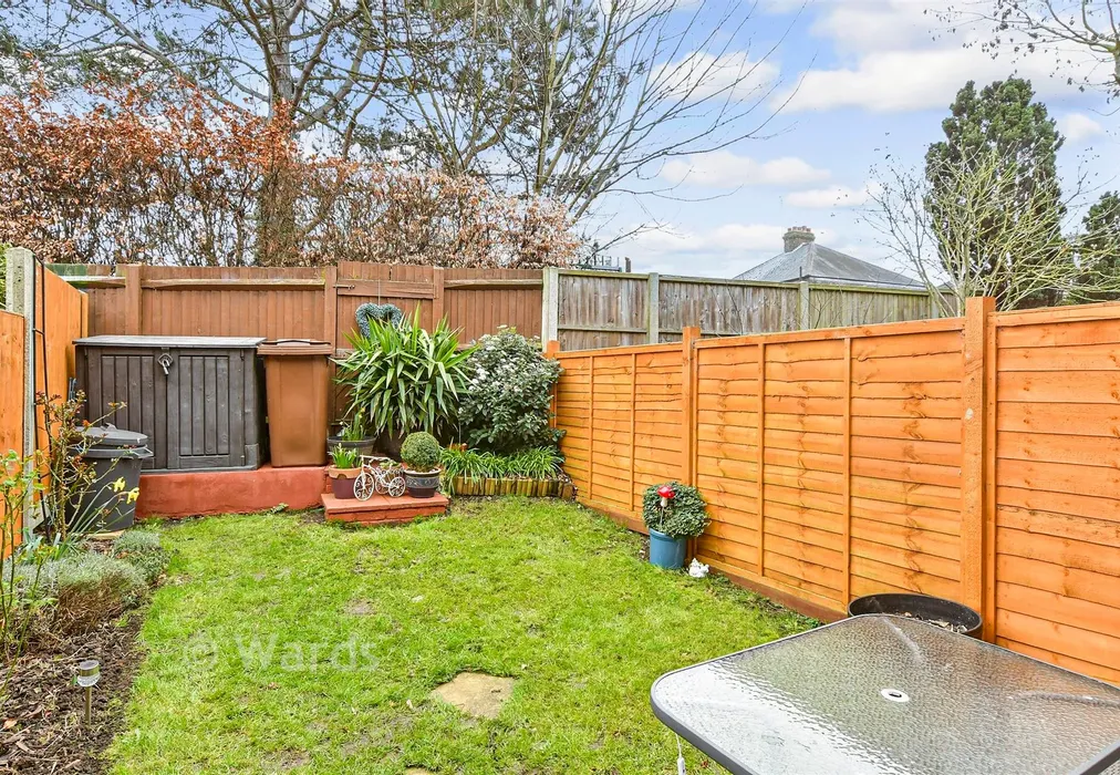 Rear Garden - Carpenters Close, Rochester, Kent - Wards of Kent