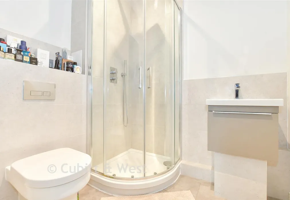 En-Suite Shower Room - Wood Street, East Grinstead, West Sussex - Wards of Kent