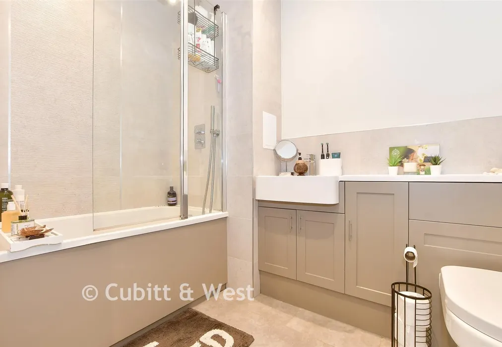 Bathroom - Wood Street, East Grinstead, West Sussex - Wards of Kent