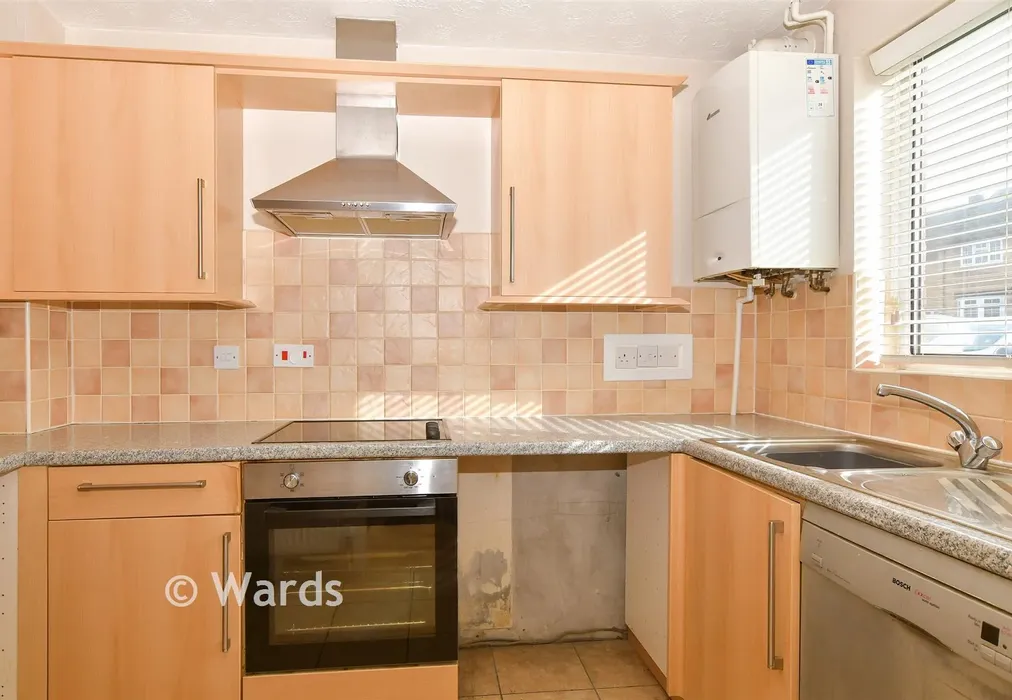 Kitchen - Brenzett Close, Walderslade, Chatham, Kent - Wards of Kent