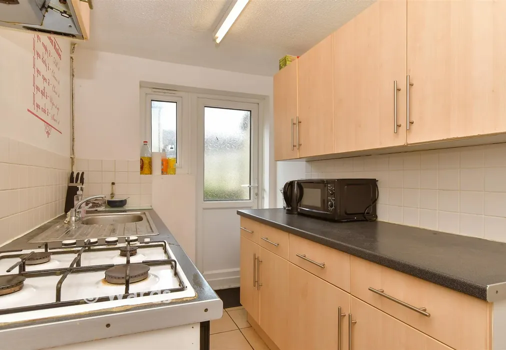 Kitchen - Gardiner Street, Gillingham, Kent - Wards of Kent