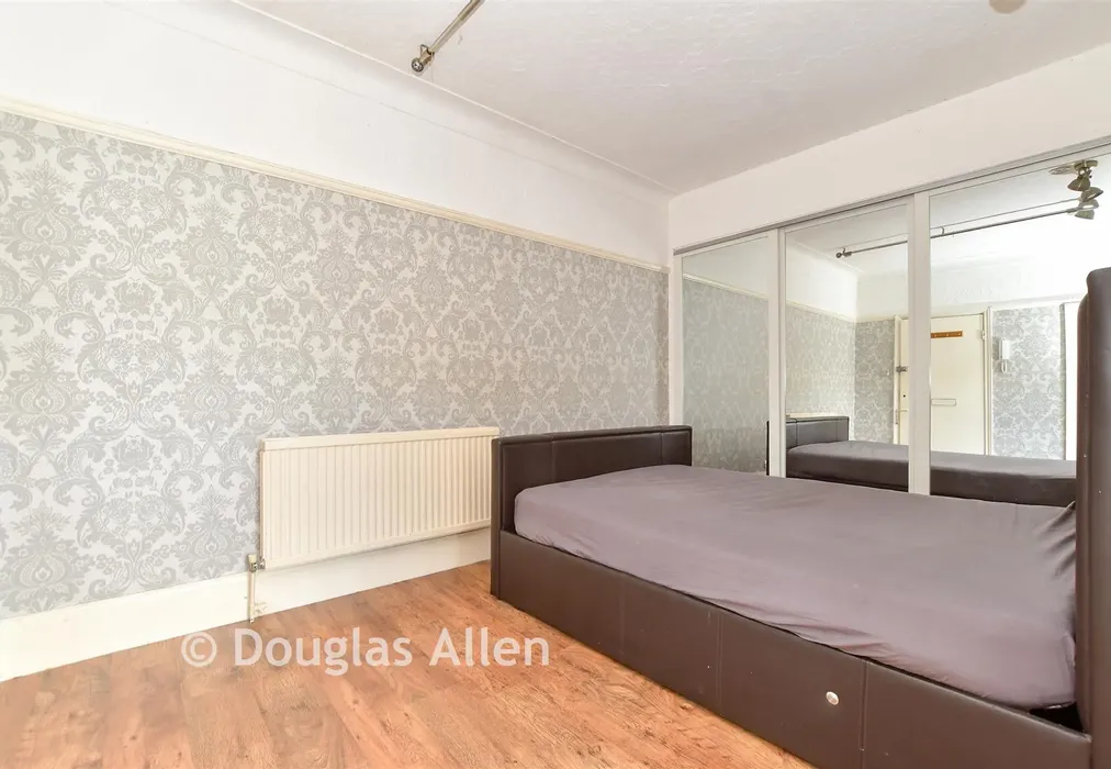 Bedroom Area - Westmoreland Avenue, Hornchurch, Essex - Wards of Kent