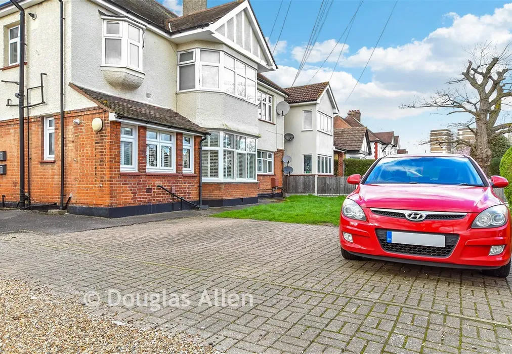 Driveway/Parking - Westmoreland Avenue, Hornchurch, Essex - Wards of Kent