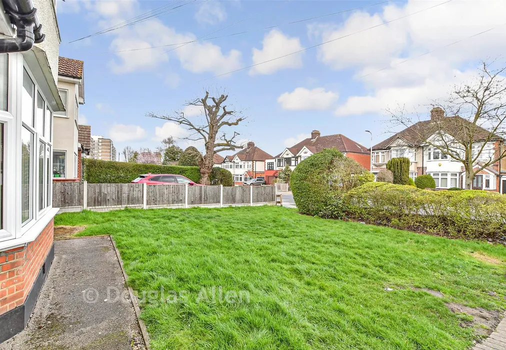 Communal Gardens - Westmoreland Avenue, Hornchurch, Essex - Wards of Kent