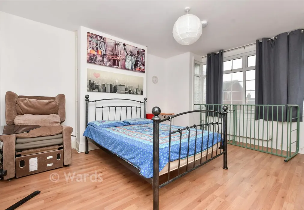 Bedroom 1 - Queens Road, Broadstairs, Kent - Wards of Kent