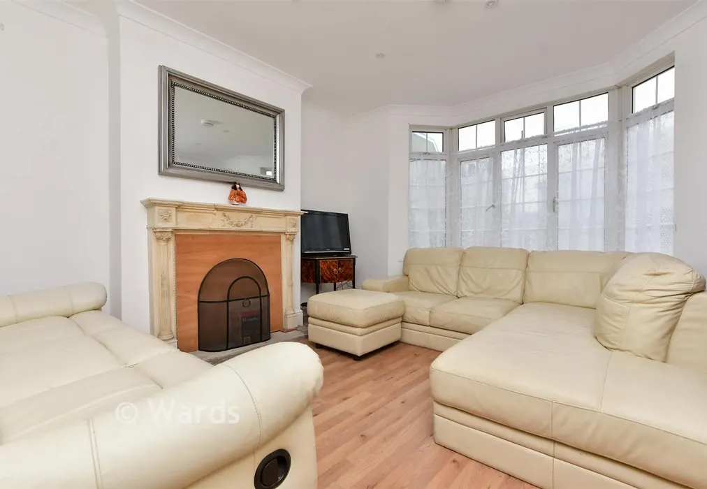Lounge - Queens Road, Broadstairs, Kent - Wards of Kent