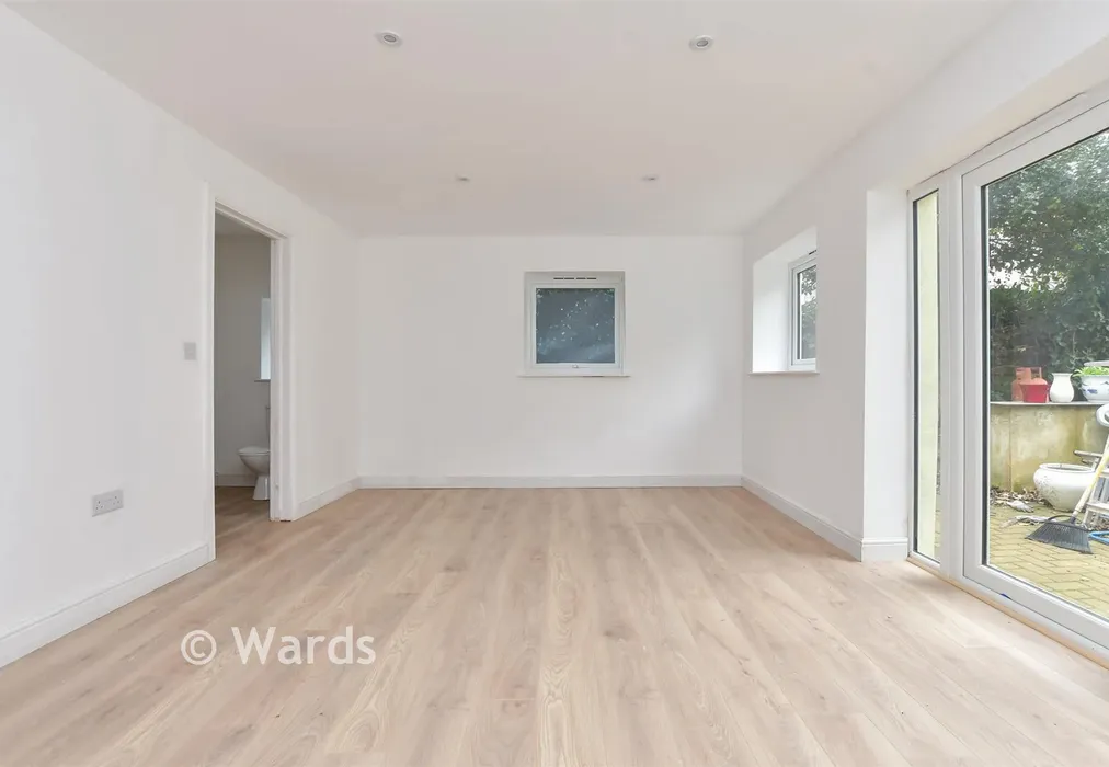 Living Room - Queens Road, Broadstairs, Kent - Wards of Kent