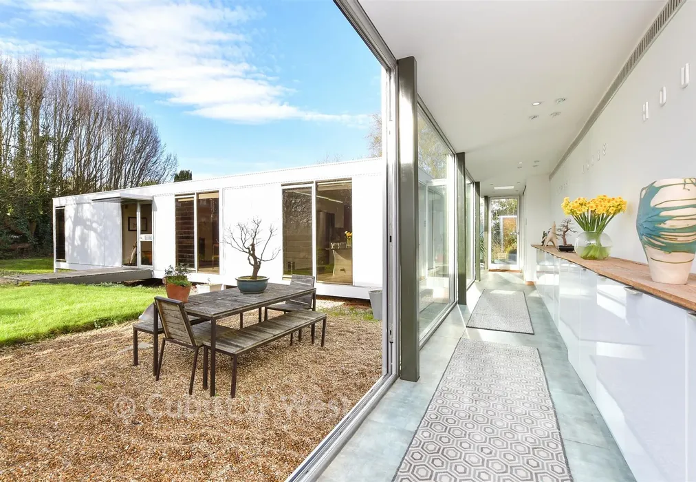 Internal Lifestyle Photograph - Epsom Road, Ashtead, Surrey - Wards of Kent