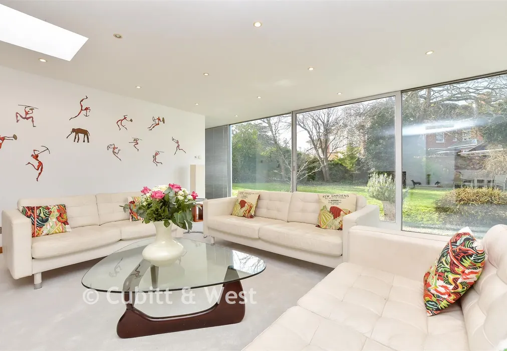 Family Room - Epsom Road, Ashtead, Surrey - Wards of Kent