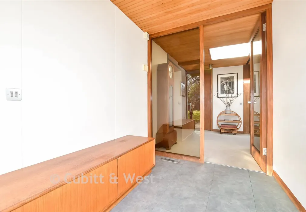 Entrance Hall - Epsom Road, Ashtead, Surrey - Wards of Kent