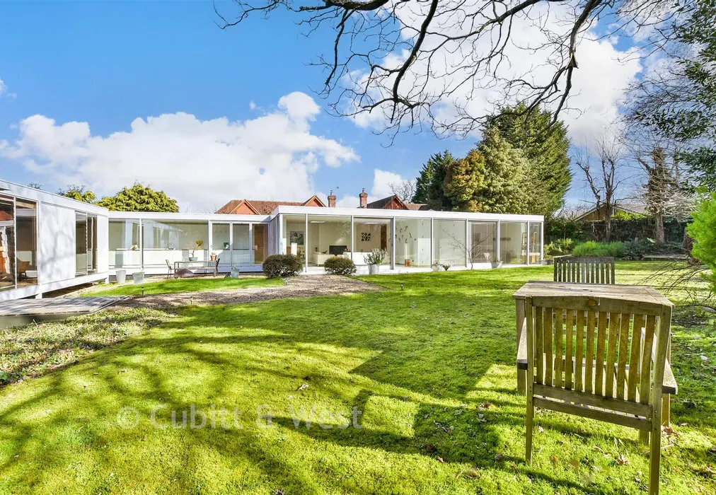 External Lifestyle Photograph - Epsom Road, Ashtead, Surrey - Wards of Kent