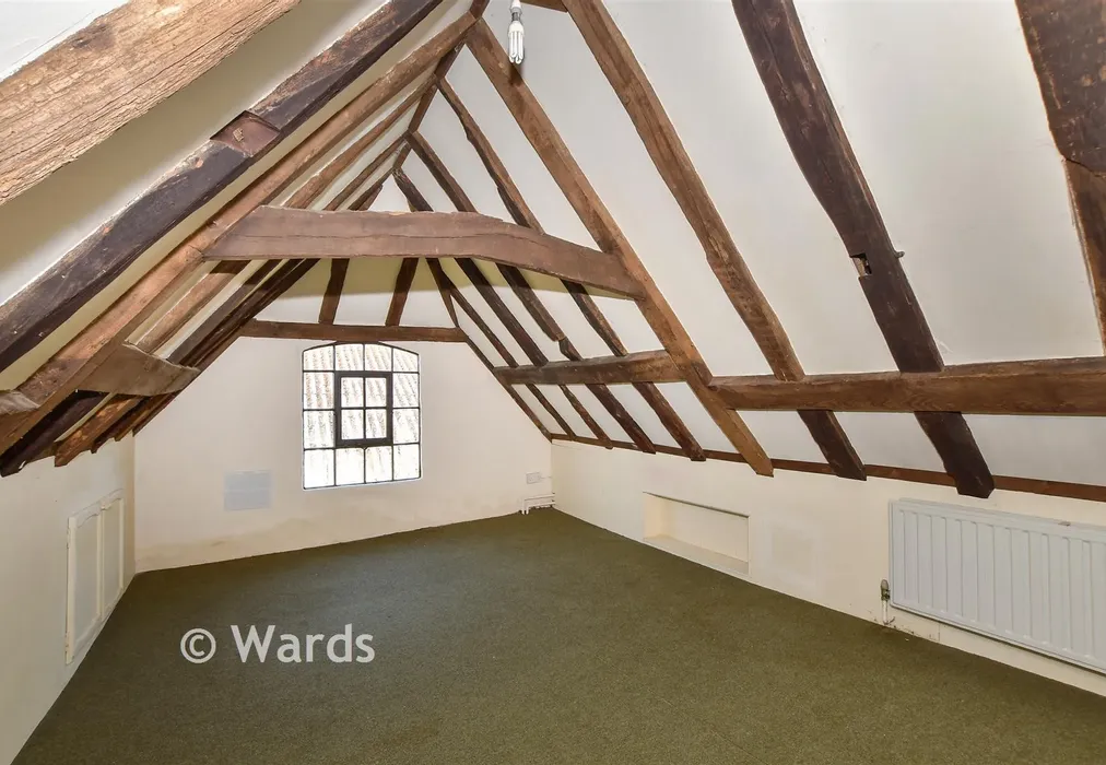 Loft Room - Headcorn Road, Smarden, Kent - Wards of Kent