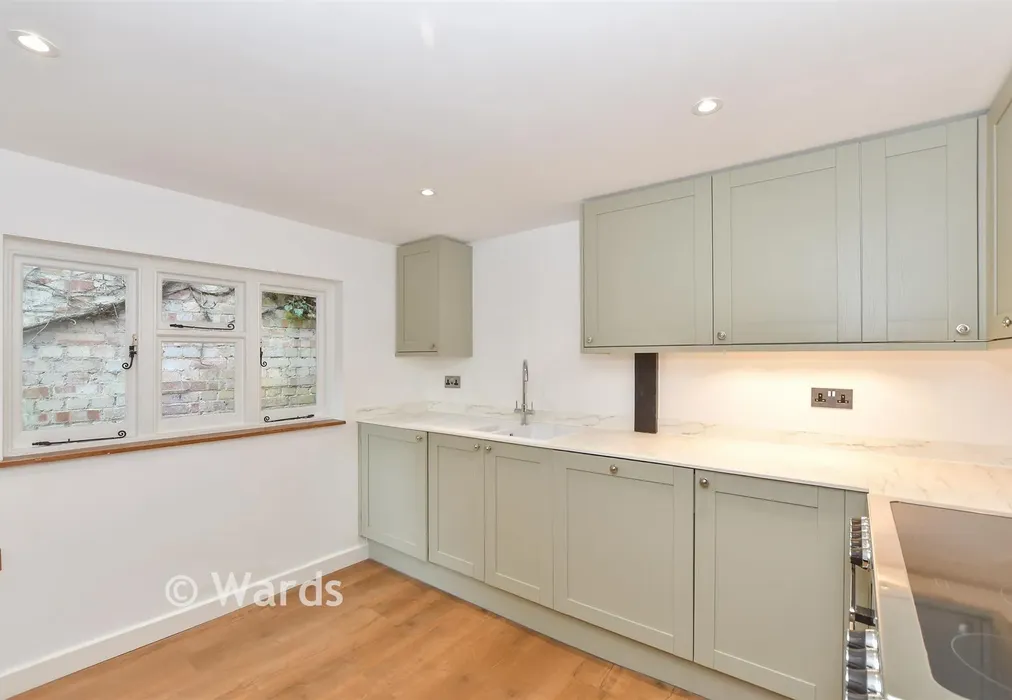 Kitchen - Headcorn Road, Smarden, Kent - Wards of Kent