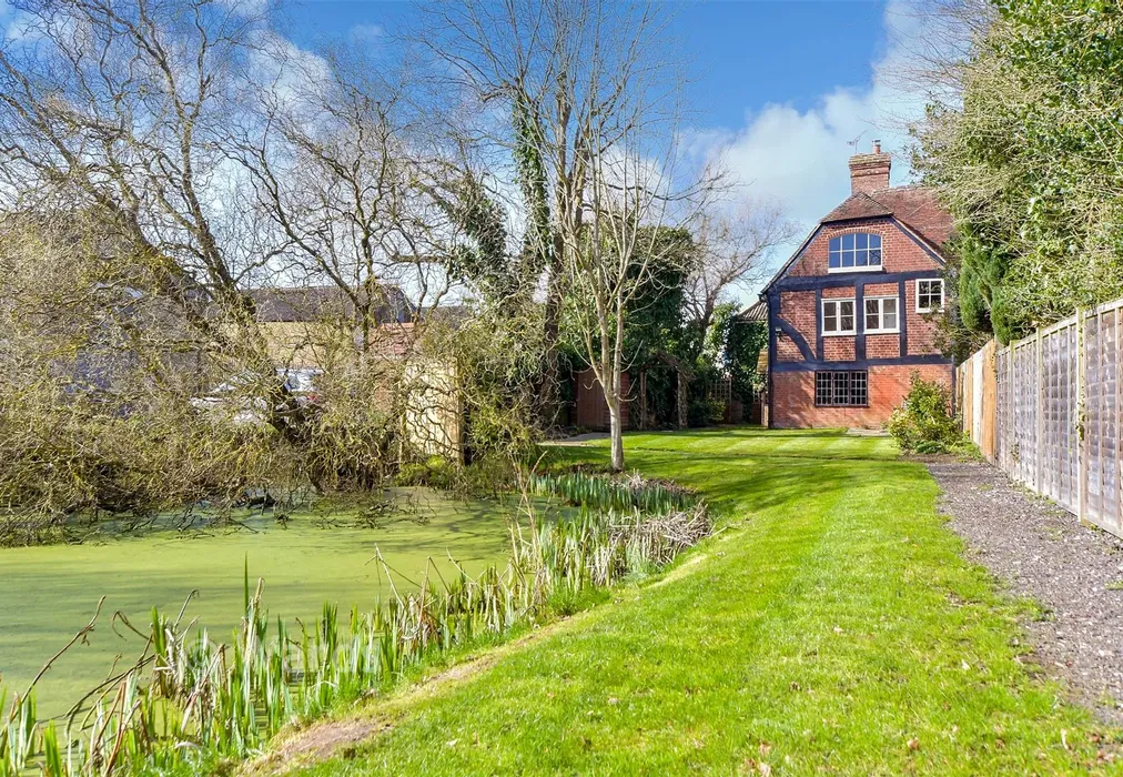 Rear Garden - Headcorn Road, Smarden, Kent - Wards of Kent