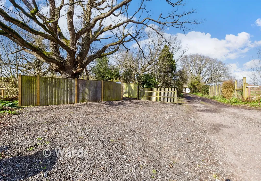 Driveway/Parking - Headcorn Road, Smarden, Kent - Wards of Kent