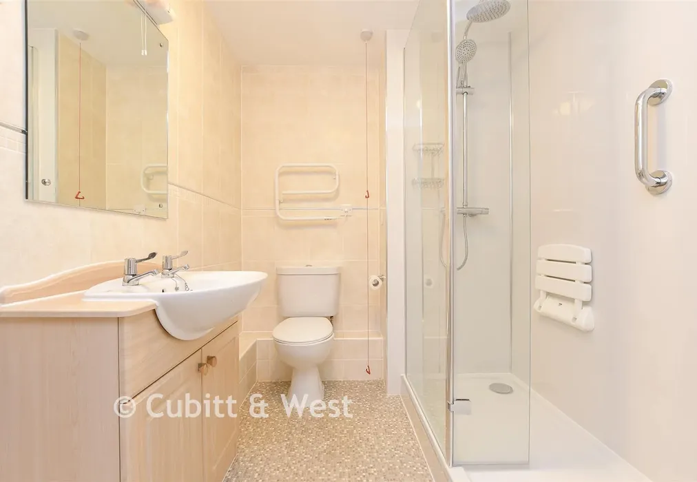 Shower Room - Prices Lane, Reigate, Surrey - Wards of Kent