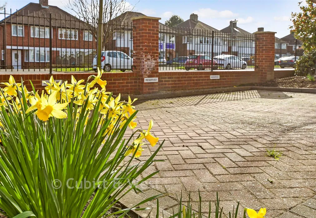 Driveway/Parking - Prices Lane, Reigate, Surrey - Wards of Kent