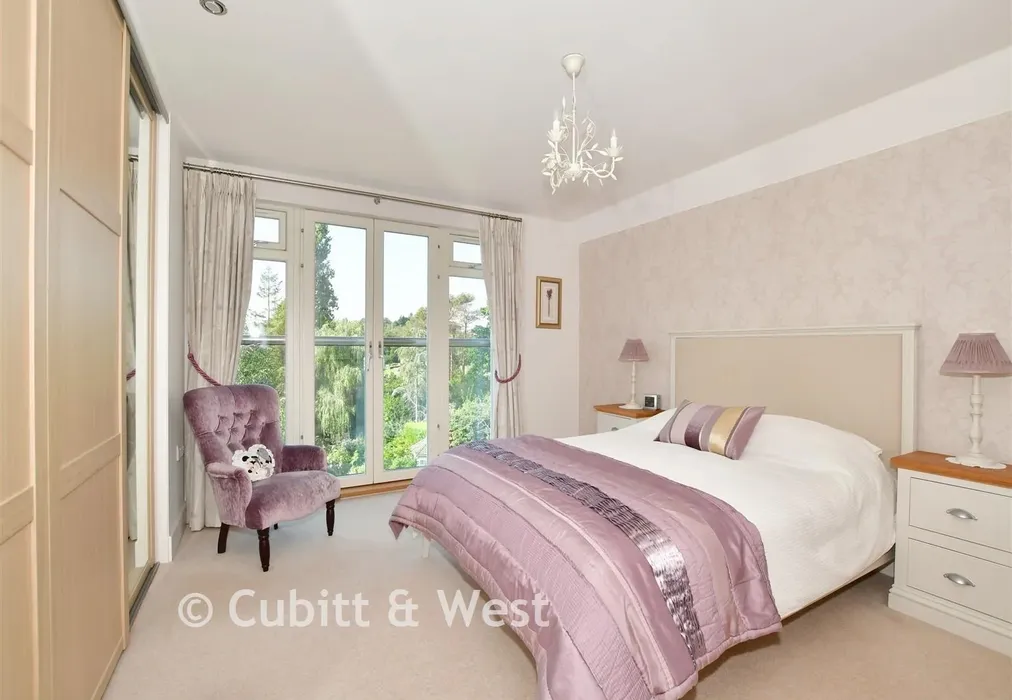 Bedroom 1 - West Lane, East Grinstead, West Sussex - Wards of Kent