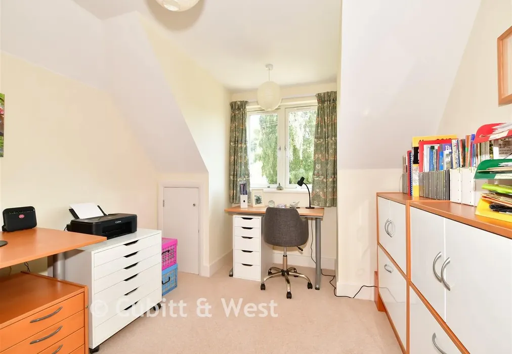 Bedroom 3 - West Lane, East Grinstead, West Sussex - Wards of Kent