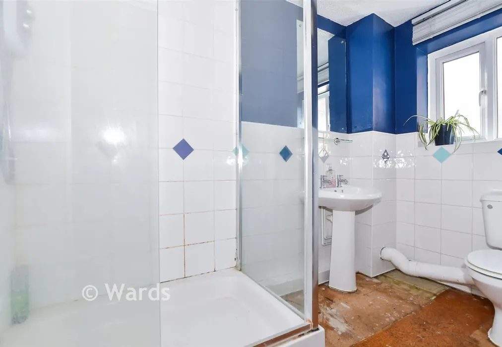 Shower Room - Peacock Mews, Springvale, Maidstone, Kent - Wards of Kent