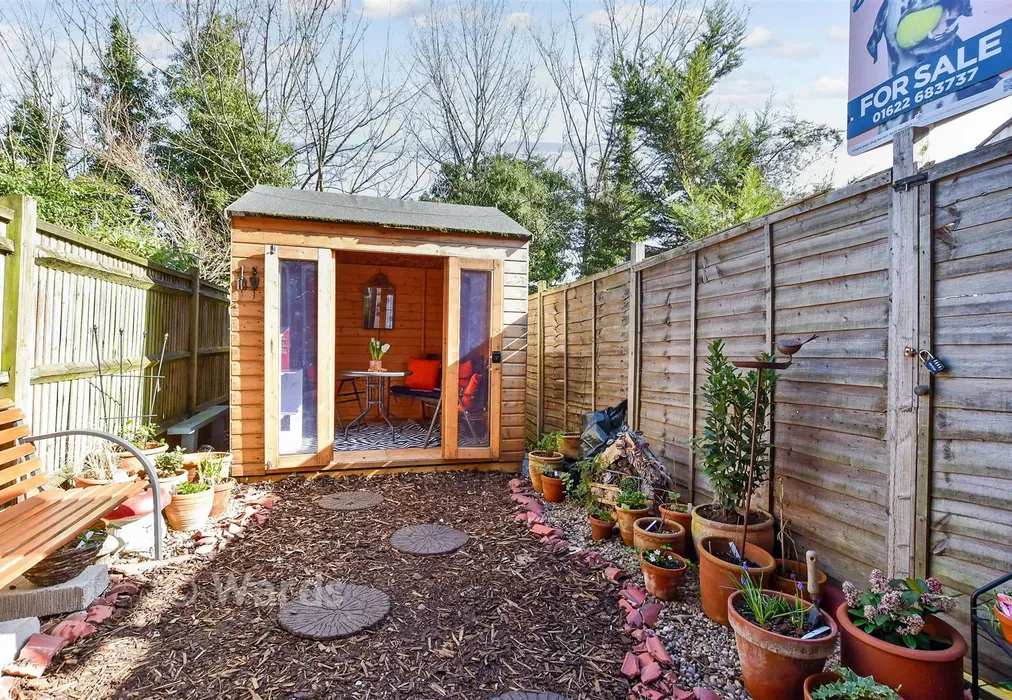Rear Garden - Peacock Mews, Springvale, Maidstone, Kent - Wards of Kent