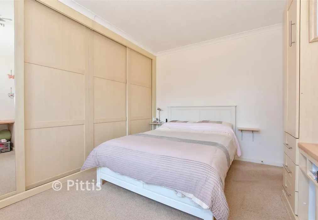 Bedroom 1 - Westlands, Totland Bay, Isle of Wight - Wards of Kent
