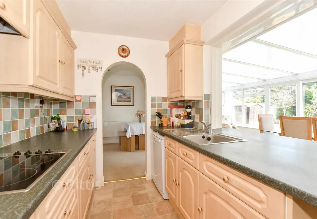 Kitchen - Westlands, Totland Bay, Isle of Wight - Wards of Kent