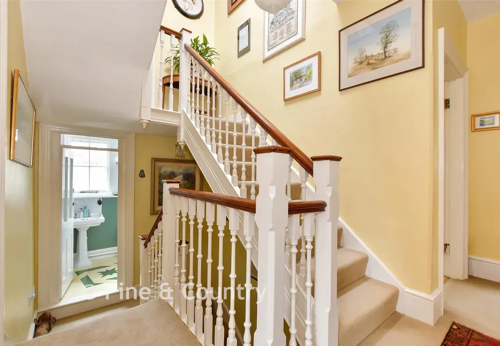 Internal Lifestyle Photograph - Madeira Road, Totland, Isle of Wight - Wards of Kent