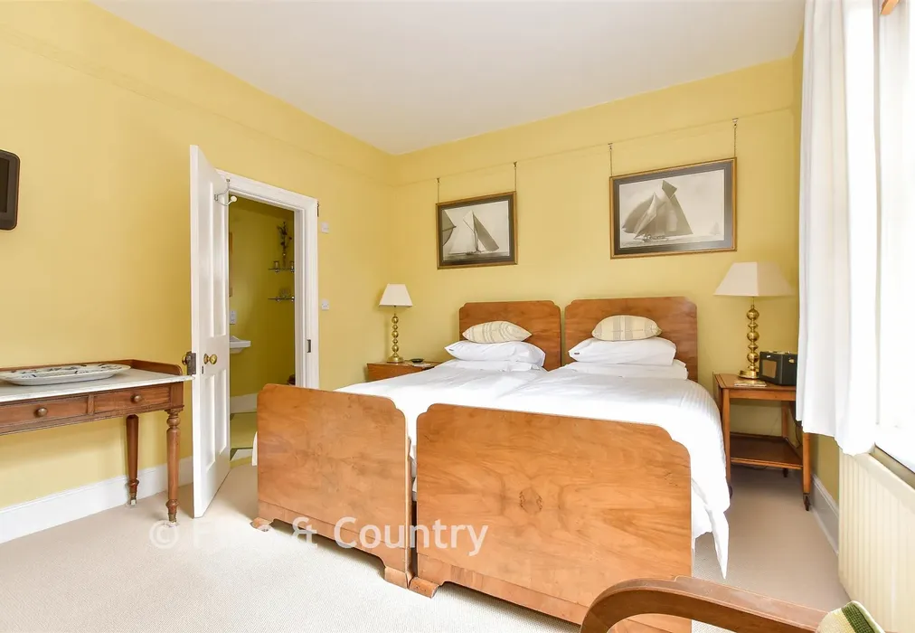 Bedroom 3 - Madeira Road, Totland, Isle of Wight - Wards of Kent