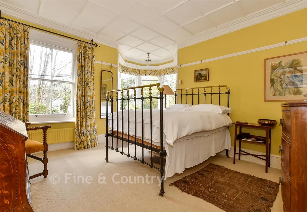Bedroom 1 - Madeira Road, Totland, Isle of Wight - Wards of Kent