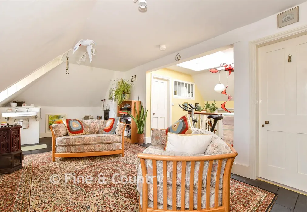Studio - Madeira Road, Totland, Isle of Wight - Wards of Kent